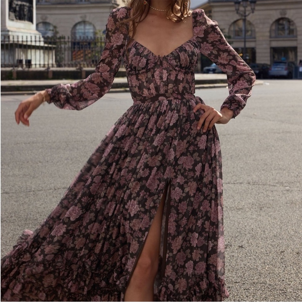 V Chapman Carmella Long Sleeve floral Maxi Dress in Dusty Rose - Picture 2 of 9